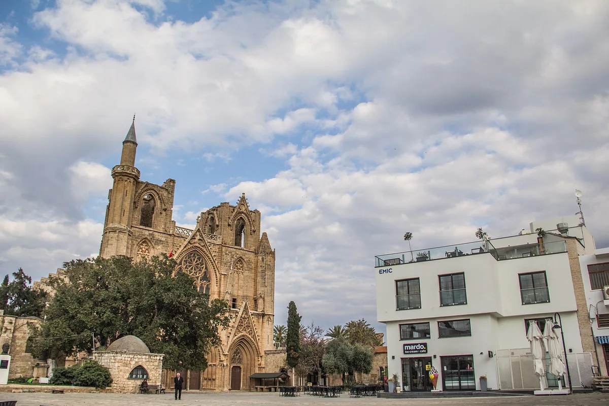 Lala Mustafa Paşa Camii ve Namık Kemal Meydanı, Gazimağusa Suriçi